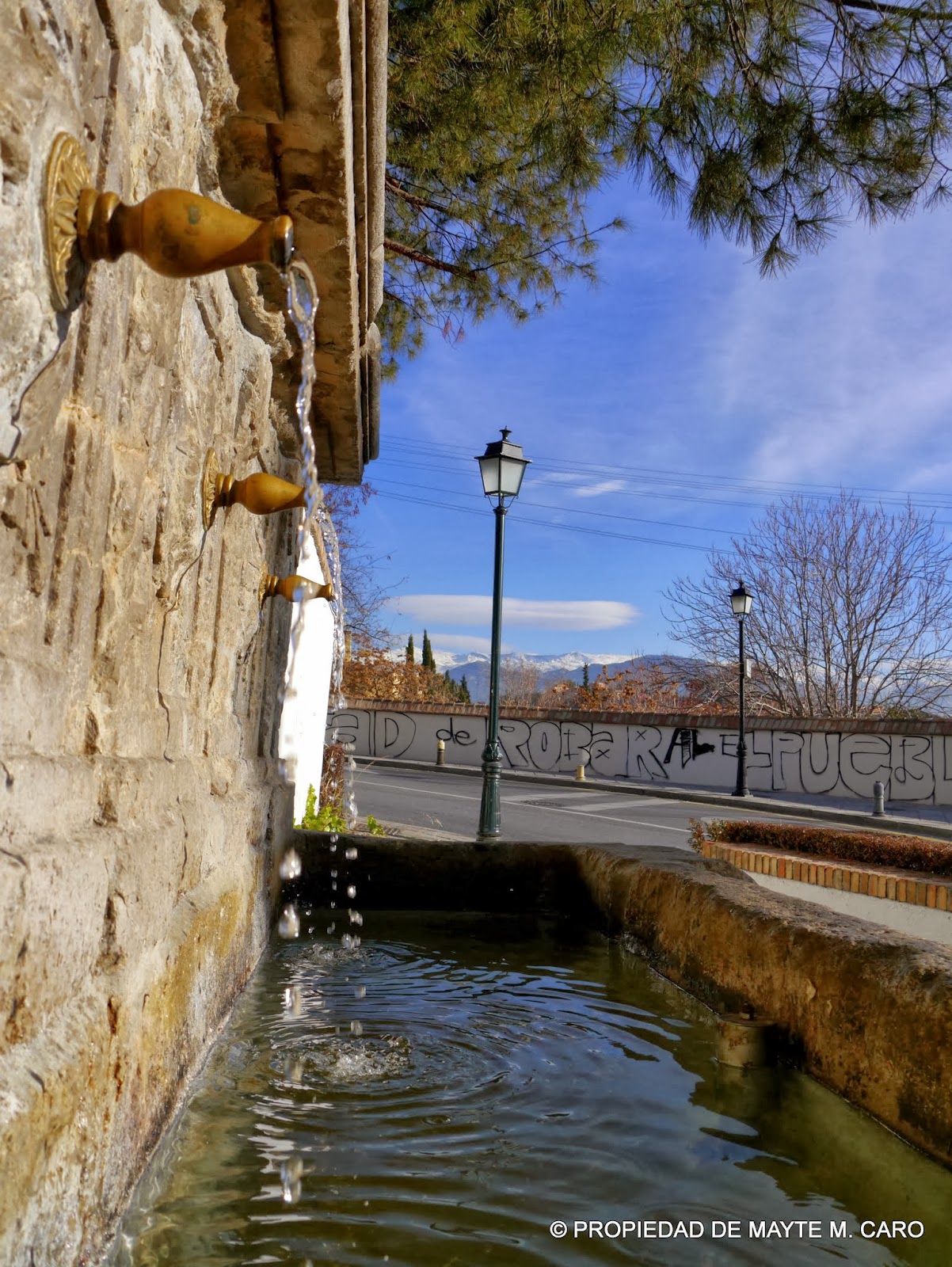 pilones y aljibes de granada El Pilar de la Cuesta de Escoriaza, de