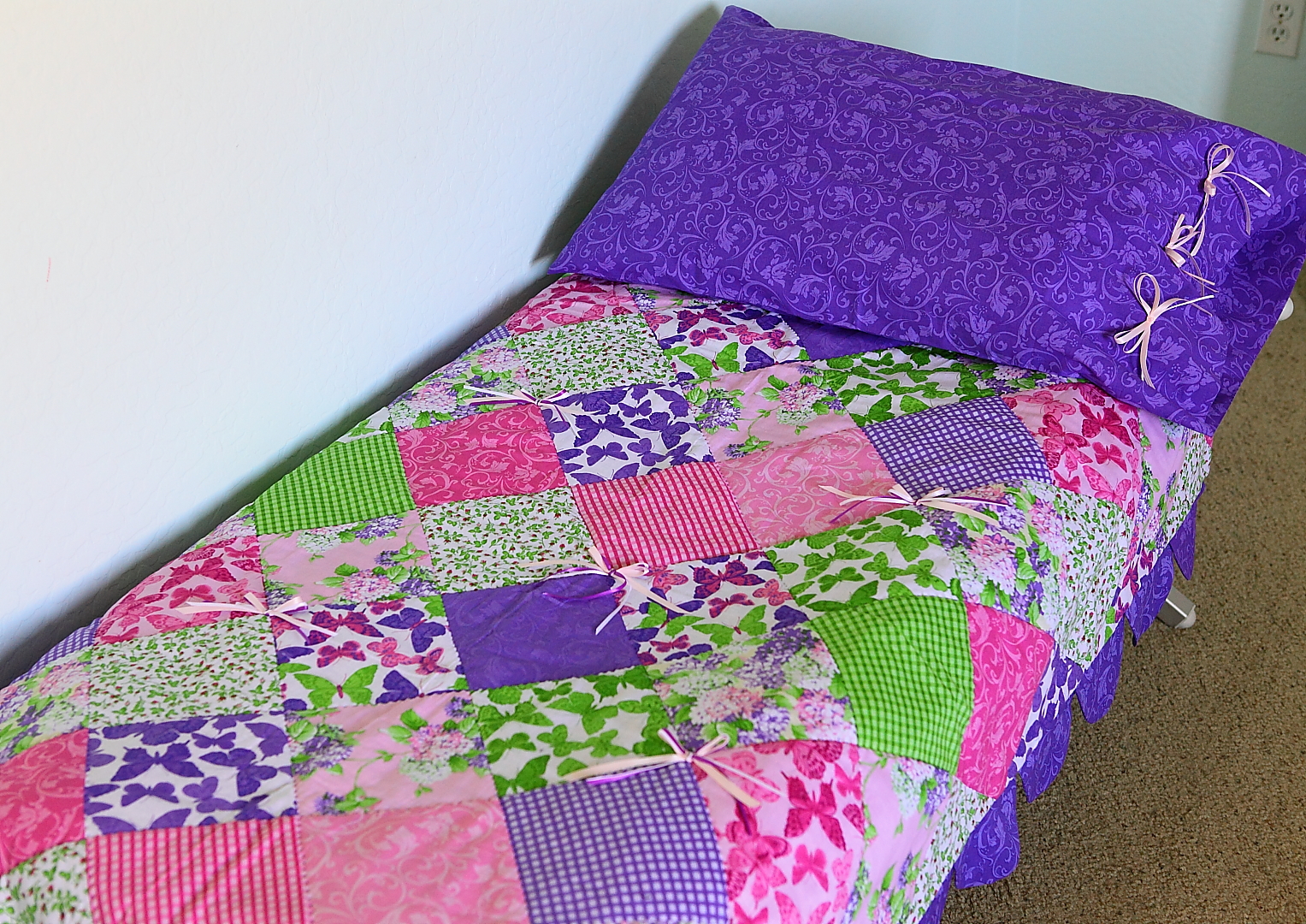 Sweet Petal Stitchery Flowers and Butterflies Toddler Quilt Set