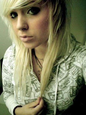 Girls Long Emo Hairstyle Pictures