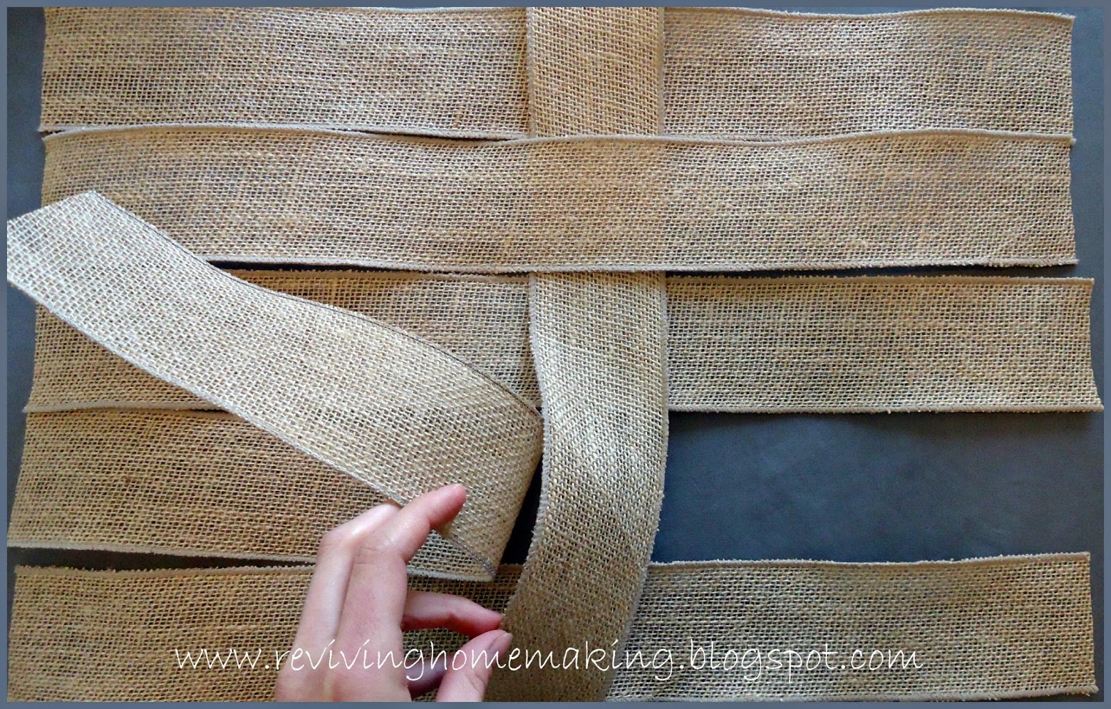 Reviving Homemaking DIY Woven Burlap Placemat