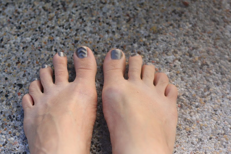 cher stuff painted toenails