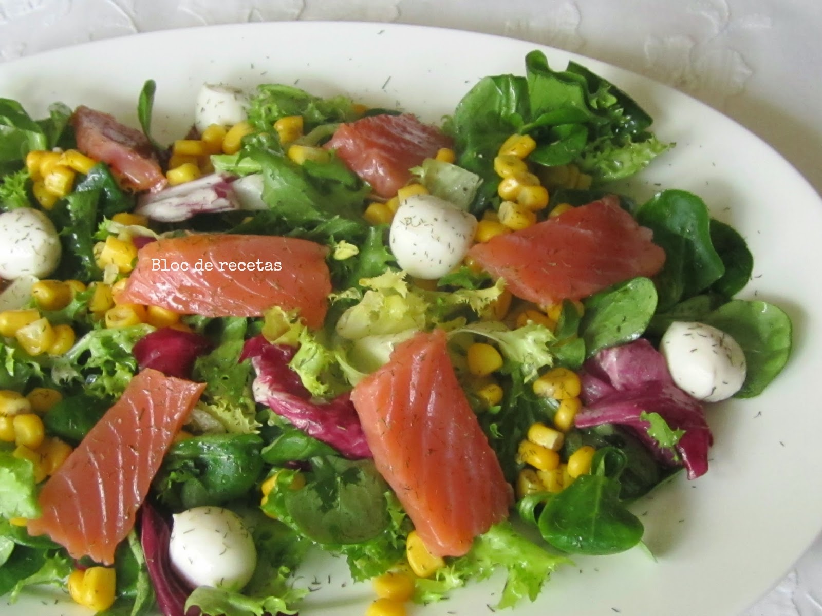 Bloc de recetas Ensalada de salmón ahumado y mozzarella fresca