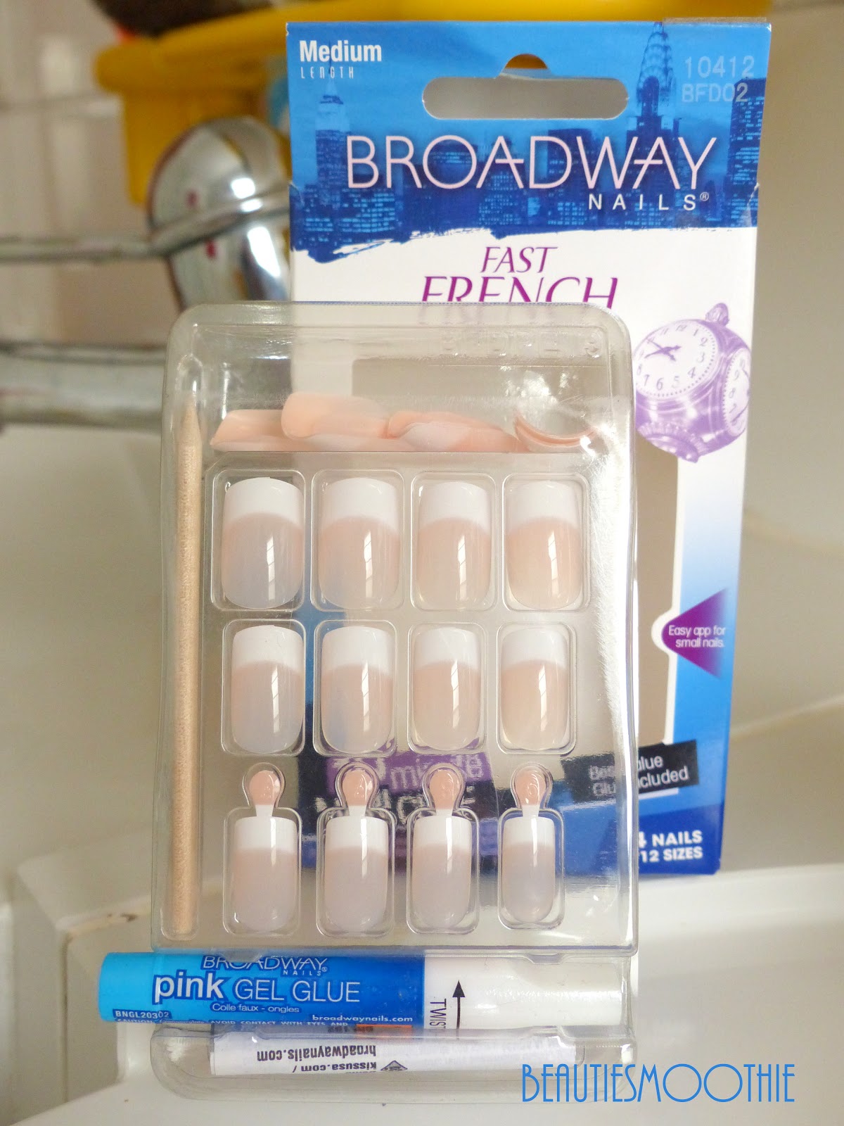 BeautieSmoothie TUTORIAL FALSE NAILS FRENCH MANICURE