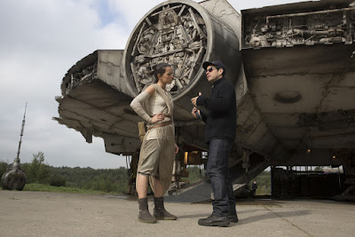 Star Wars The Force Awakens Behind-The-Scenes Daisy Ridley
