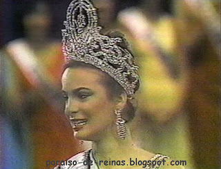 Con đường trở thành cường quốc sắc đẹp của Venezuela - Page 2 64Maritza+Sayalero%252C+coronacion+Miss+Universo+1979+%25289%2529