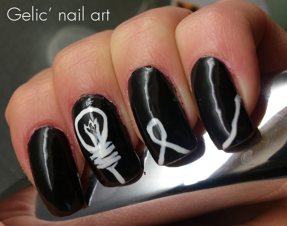 Gelic' nail art Black and white light bulb nail art