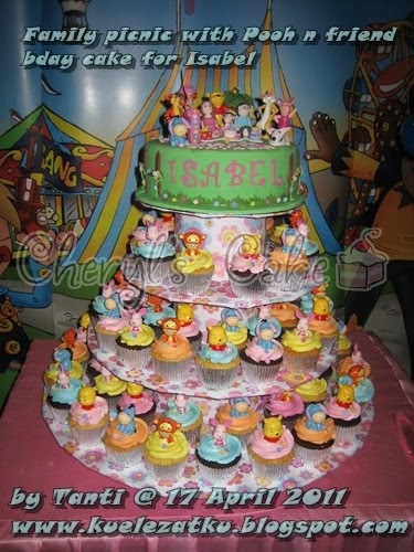 Kue Ulang Tahun Anak | CupCake | Birthday Cake: Winnie the pooh and family theme birthday cake
