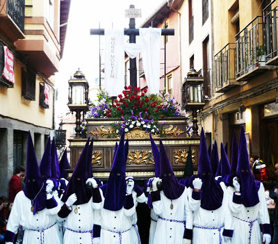 Santísima Cruz de la Esperanza. Real hermandad de Jesús Divino Obrero. León. Foto G. Márquez.