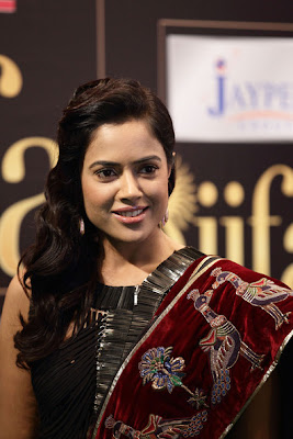 Sameera-Reddy-IIFA-Awards-2012-Rocks-Green-Carpet-Hot-Images