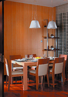 Casa: comedor con pisos de madera