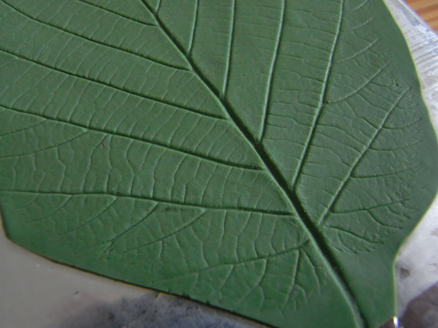 saraccino Shiny leaves polymer clay, new molds and how to make them