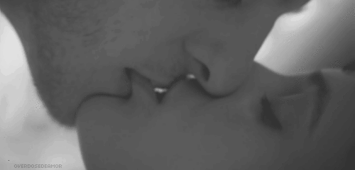 Primer Beso [Nicky Byrne] [13+] Gif+besos+romanticos