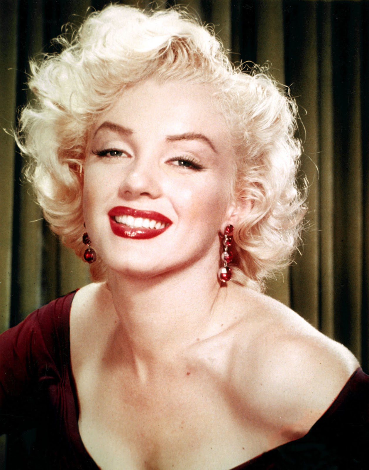 http://1.bp.blogspot.com/-XjPgqfXikTc/UMcu4tG8VEI/AAAAAAAAHa4/5QrSsVdvhy8/s1600/marilynmonroe_74187.jpeg