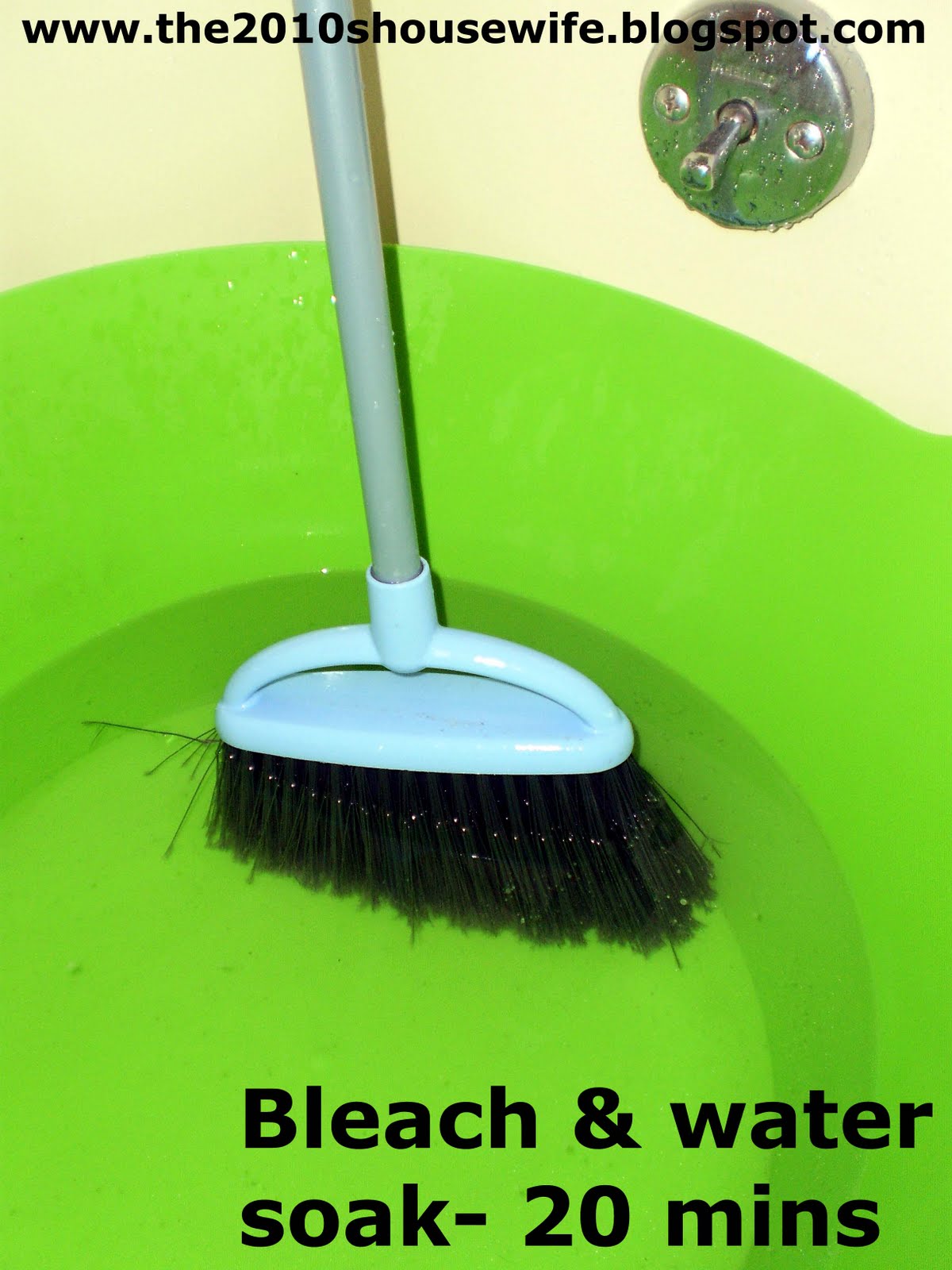 The 2010’s Housewife How to Clean a Broom