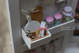 Un Taller de Miniaturas: Mi cocina armario/My cabinet kitchen