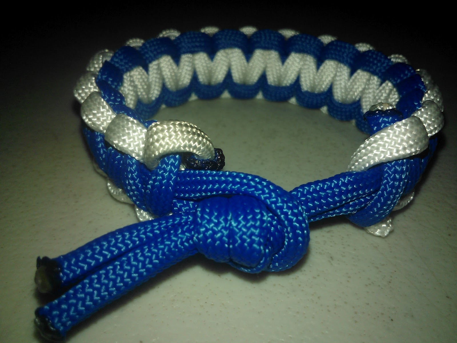 Para Bracelets Blue and White Paracord Bracelet with Blue Knot