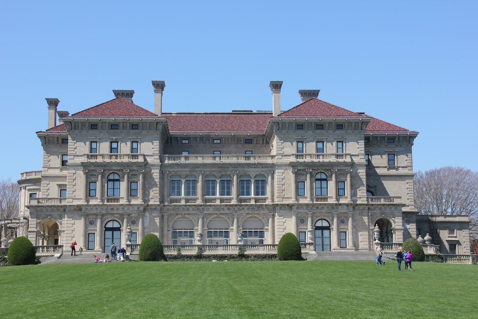 New England Tour Guides: Newport Mansions