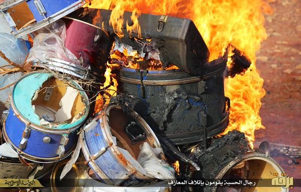 http://1.bp.blogspot.com/-XljkmFglQNc/VOVTIlfbCTI/AAAAAAAAYS4/eNHAan8O2CU/s1600/ISIS%2Bdestroying%2Bdrums%2Bin%2BLibya%2B3.jpg