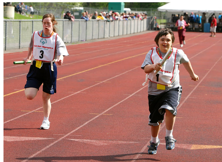 SPECIAL OLYMPIANS IN 4X400 RELAY