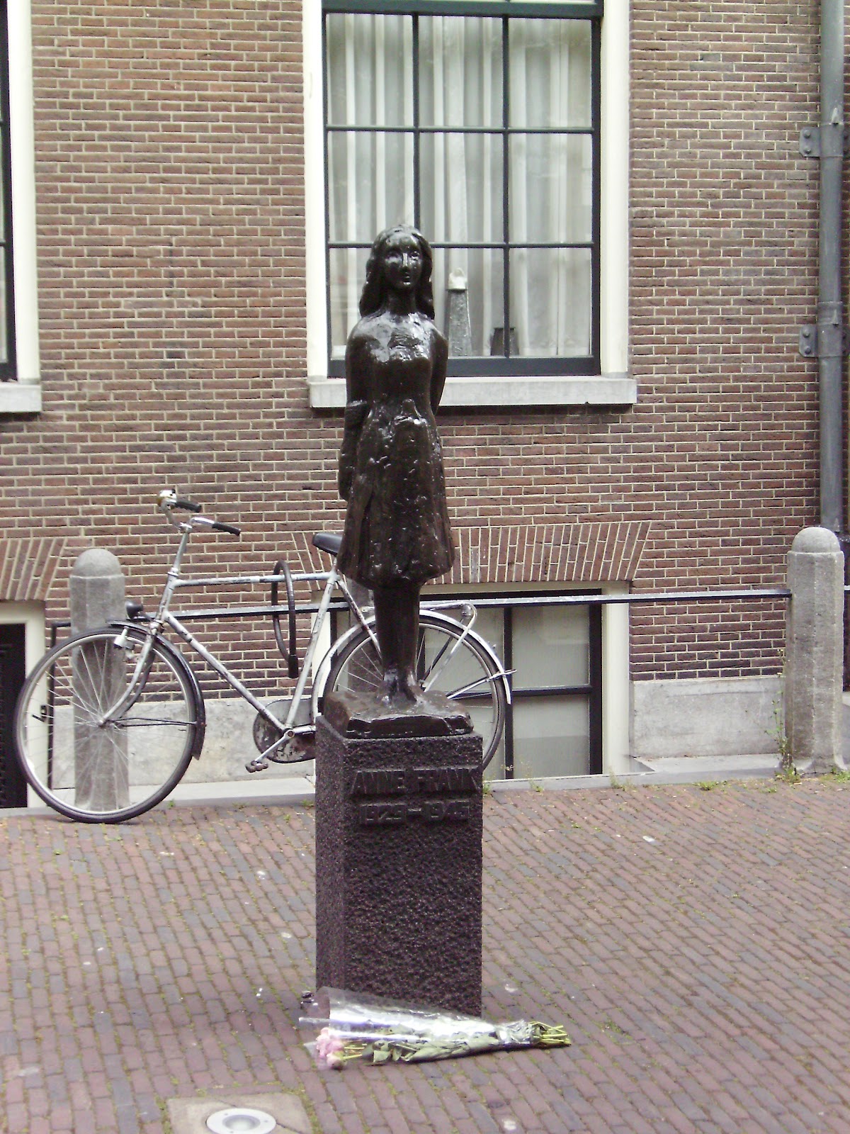 anne frank monument