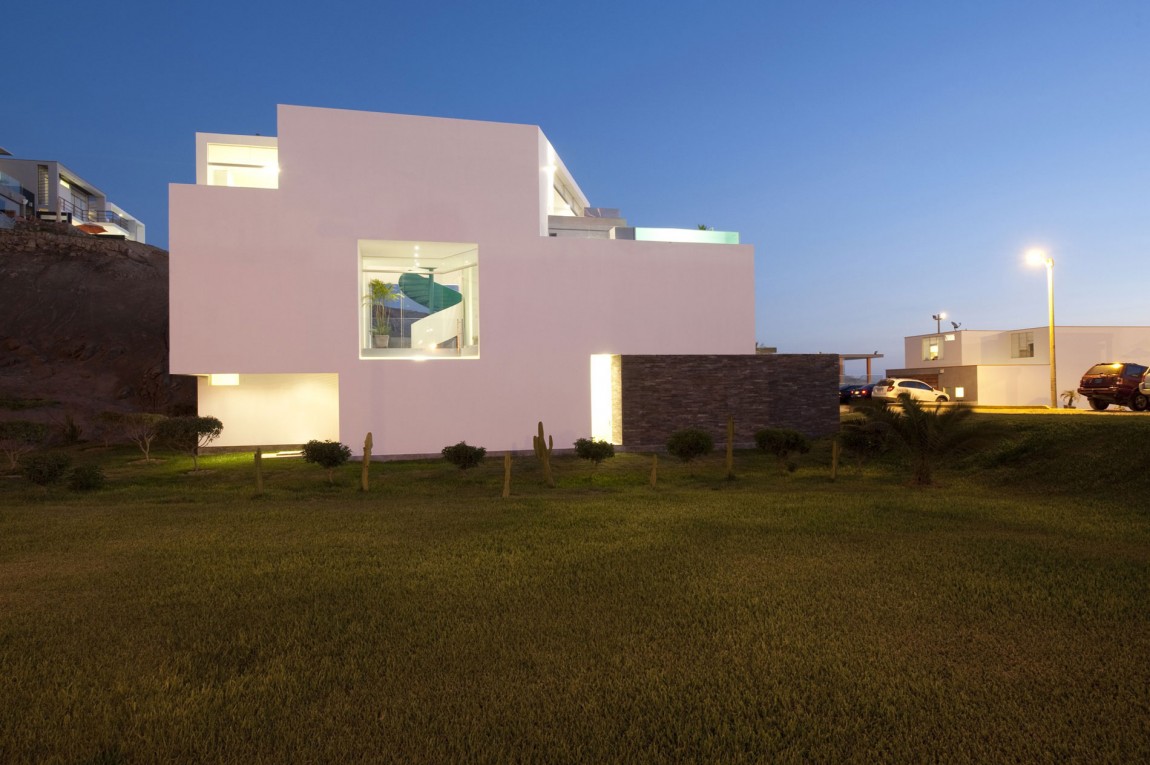 Luxury beach homes Luxury beach home, Las Palmeras, Lima, Peru