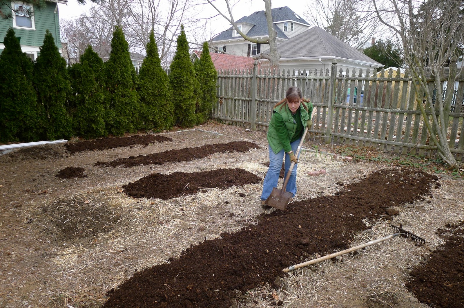 Less Noise, More Green Ten tips on safely using manure to fertilize