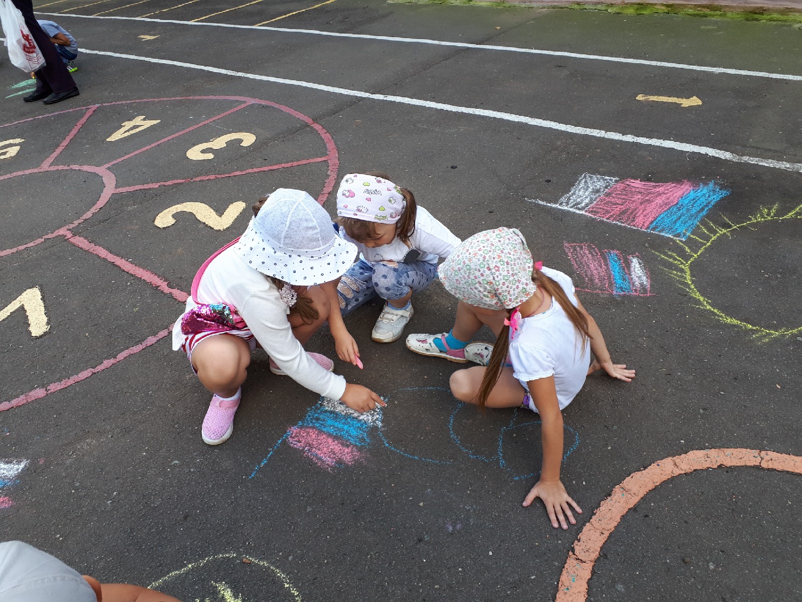 Ясмина Омерович Засветила Трусики – Детки 2023