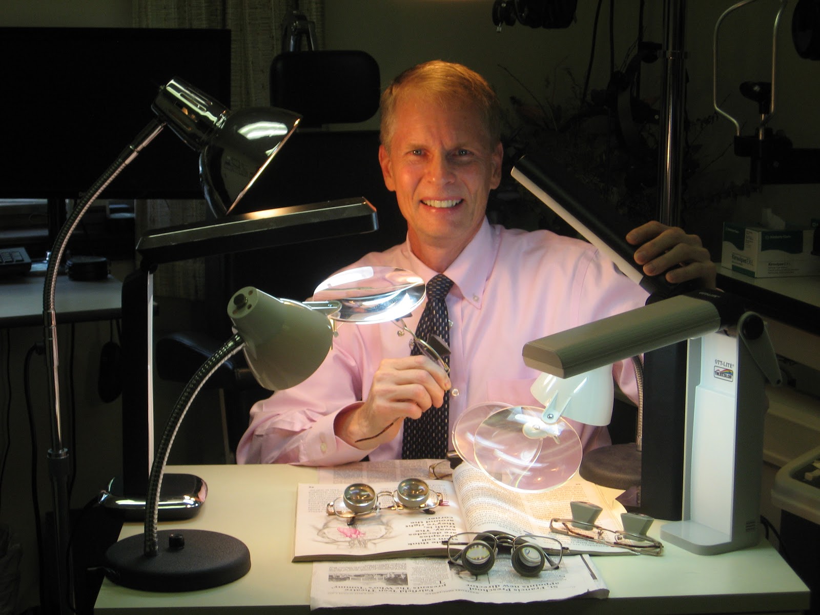 Low Vision Eyeglasses Lighting for Macular