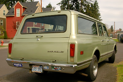 1970-Chevrolet-Chevy-Suburban-Custom-20-8-350-SUV 2
