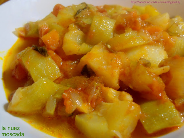 Minestra fredda di cuccuzza longa (zucca serpente o zucchina lunga di Sicilia) - Sopa fría de cuccuzza longa (calabaza de verano de Sicilia)