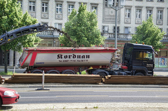 Baustelle Karl-Marx-Allee 68, Asphaltfräse- Arbeiten, 10243 Berlin, 20.06.2013