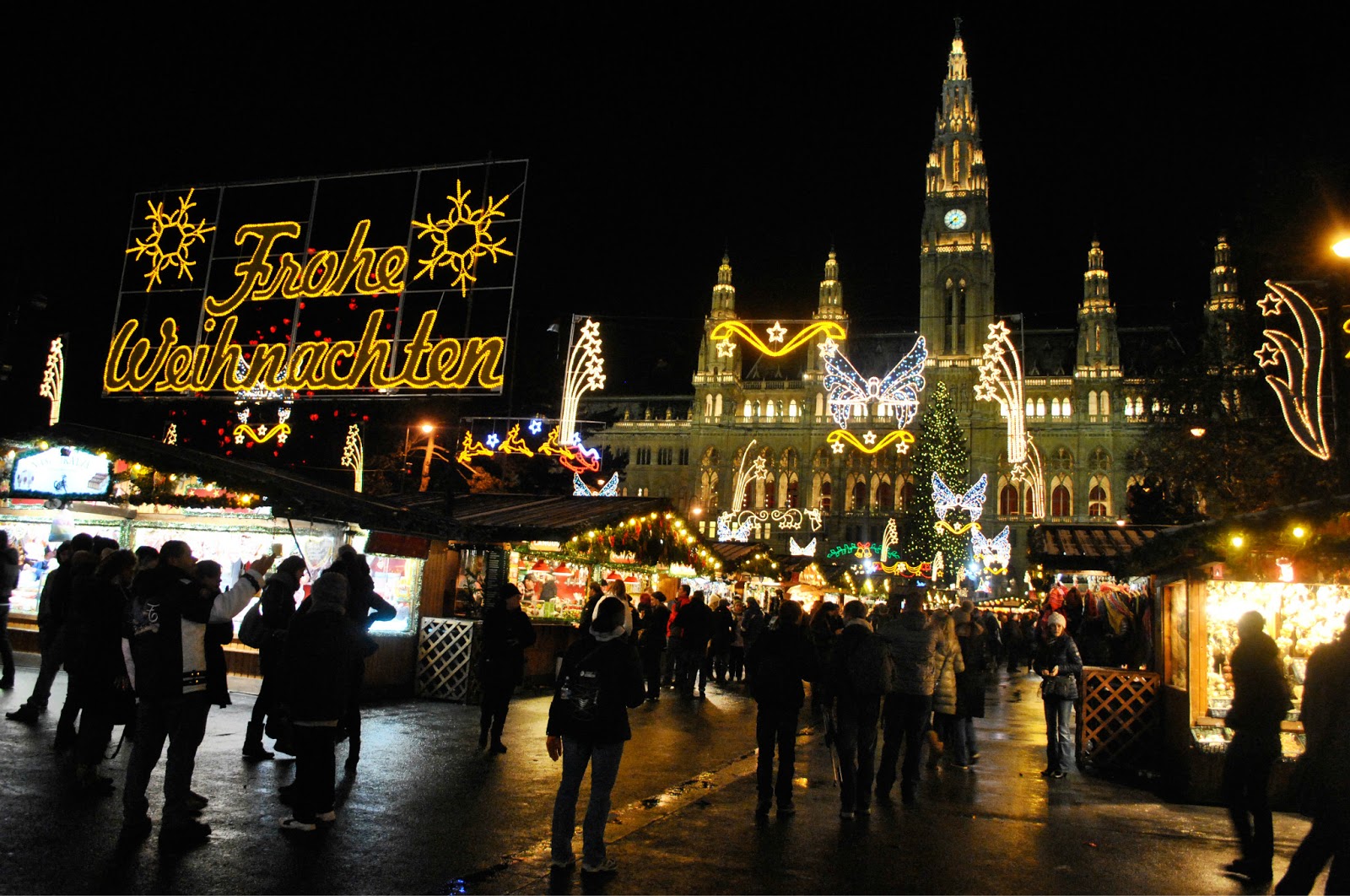 http://1.bp.blogspot.com/-XsCKYxorIdg/UMYY0iBTKwI/AAAAAAAABfo/vnvrhG6y7-U/s1600/Vienna_Christmas_Market_2.jpg