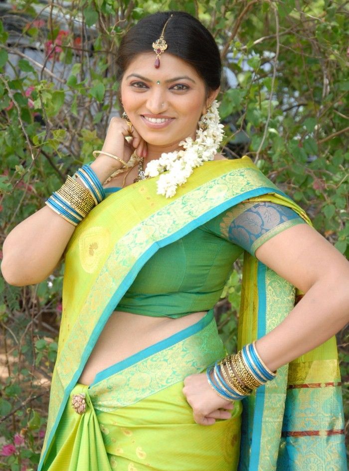 telugu keerthi photos telugu actress keerthi naidu in green silk saree picture telugu keerthi photos telugu actress keerthi naidu in green silk saree picture