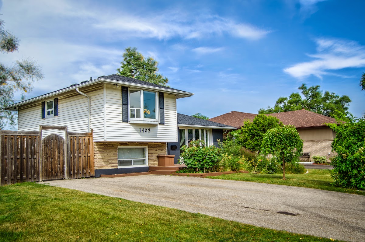 Chris Rembisz Real Estate (Featured Listings) 1403 Sandgate Cres