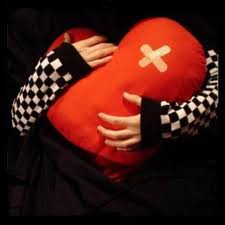 بنت هتلر على تويتر امنيتي ان اضع لافته علئ قلبك واكتب عليها ممنوع الاقتراب هذا وطني Http T Co Shh2kvjacb