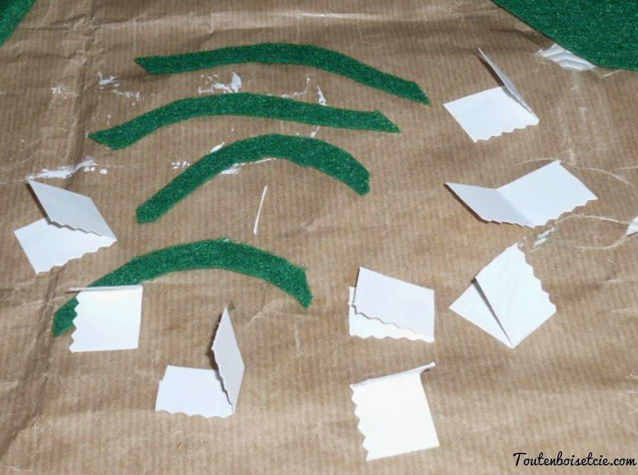 atelier découpage et collage pour le 1er mai