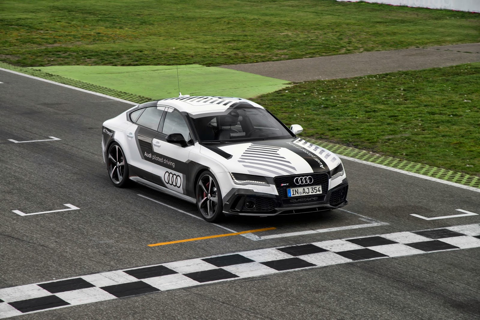 Video Audi Bringt Autonom Fahrendes Auto Auf Die Rennstrecke Myauto24 Das Autoblog Im Internet Myauto24