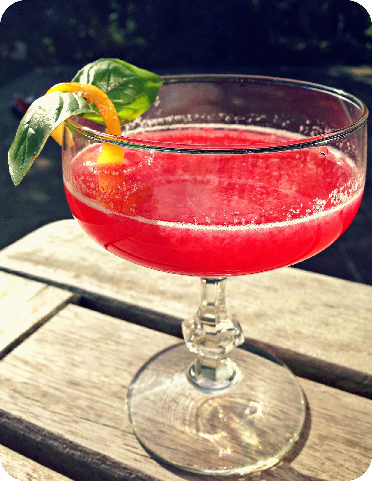 Friday Cocktail Che Bello! Limoncello, raspberry & basil martini