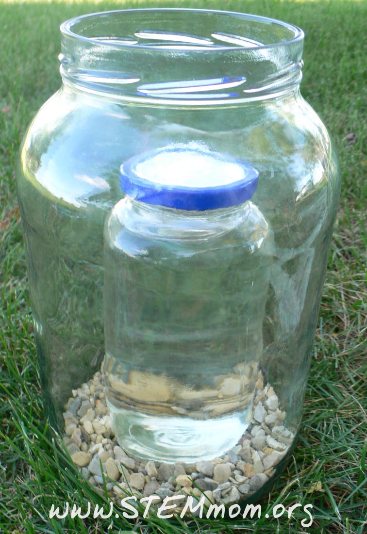 Dr. STEM Mom Building an Earthworm Home