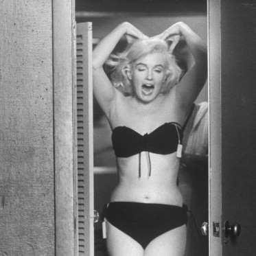 Marilyn-Monroe-Wardrobe-Fittings