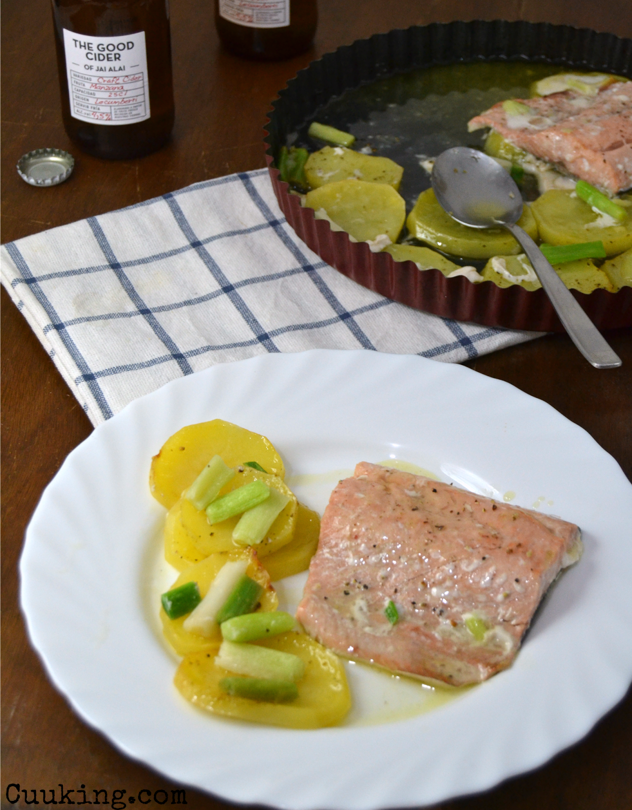 Salmón a la sidra con patatas. Cuuking! Recetas de cocina