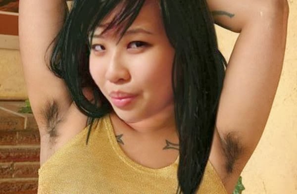 Смуглая азиатка с волосатой киской резвится с другом на кровати
