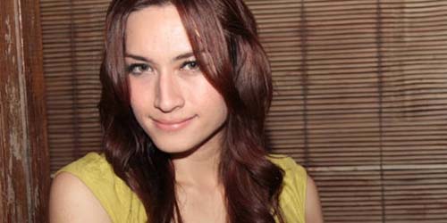 klikunic: Baby Wijaya Artis Transgender Cantik