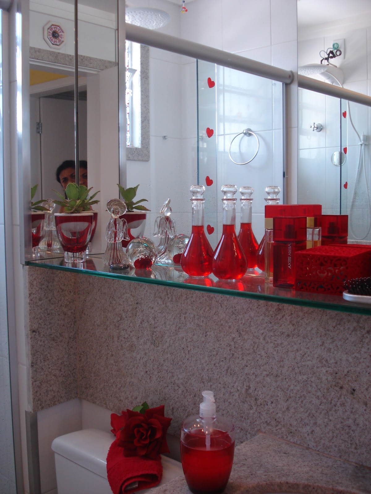 Feng Shui e Decoração Espelhos no teto, para equilibrar energia dos banheiro -> Banheiro Pequeno Com Espelho Ate O Teto Feng Shui e Decoração Espelhos no teto, para equilibrar energia dos banheiro -> Banheiro Pequeno Com Espelho Ate O Teto