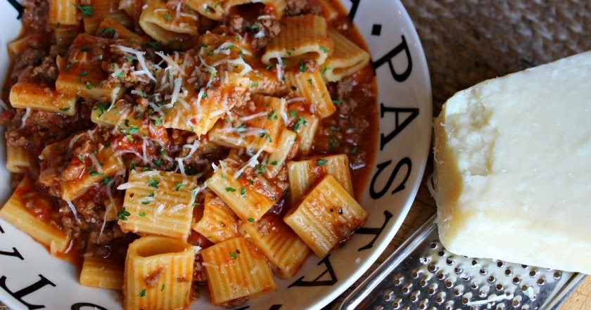 Comfy Cuisine: Weeknight Meat Sauce with Rigatoni (Pressure Cooker)