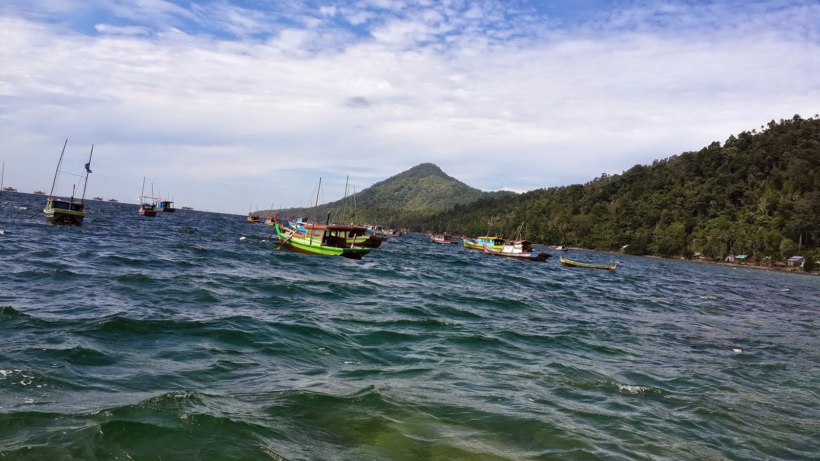 PULAU LEMUKUTAN KALIMANTAN BARAT