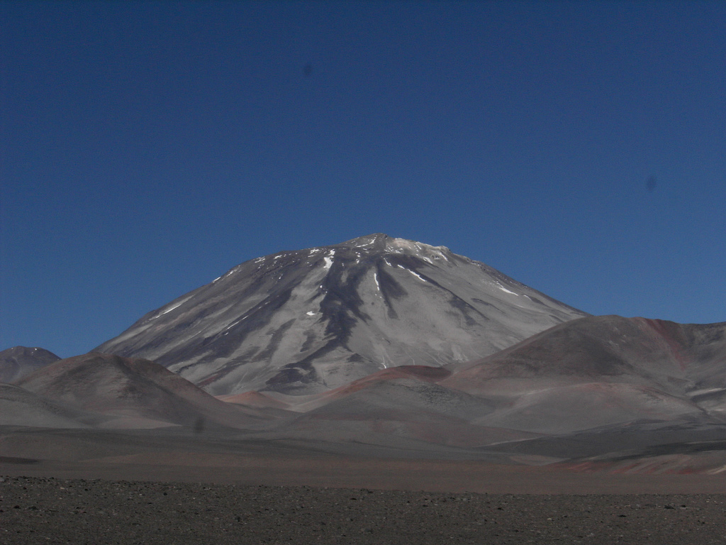 Montañas de Argentina y Bolivia. Volcán Tupungato