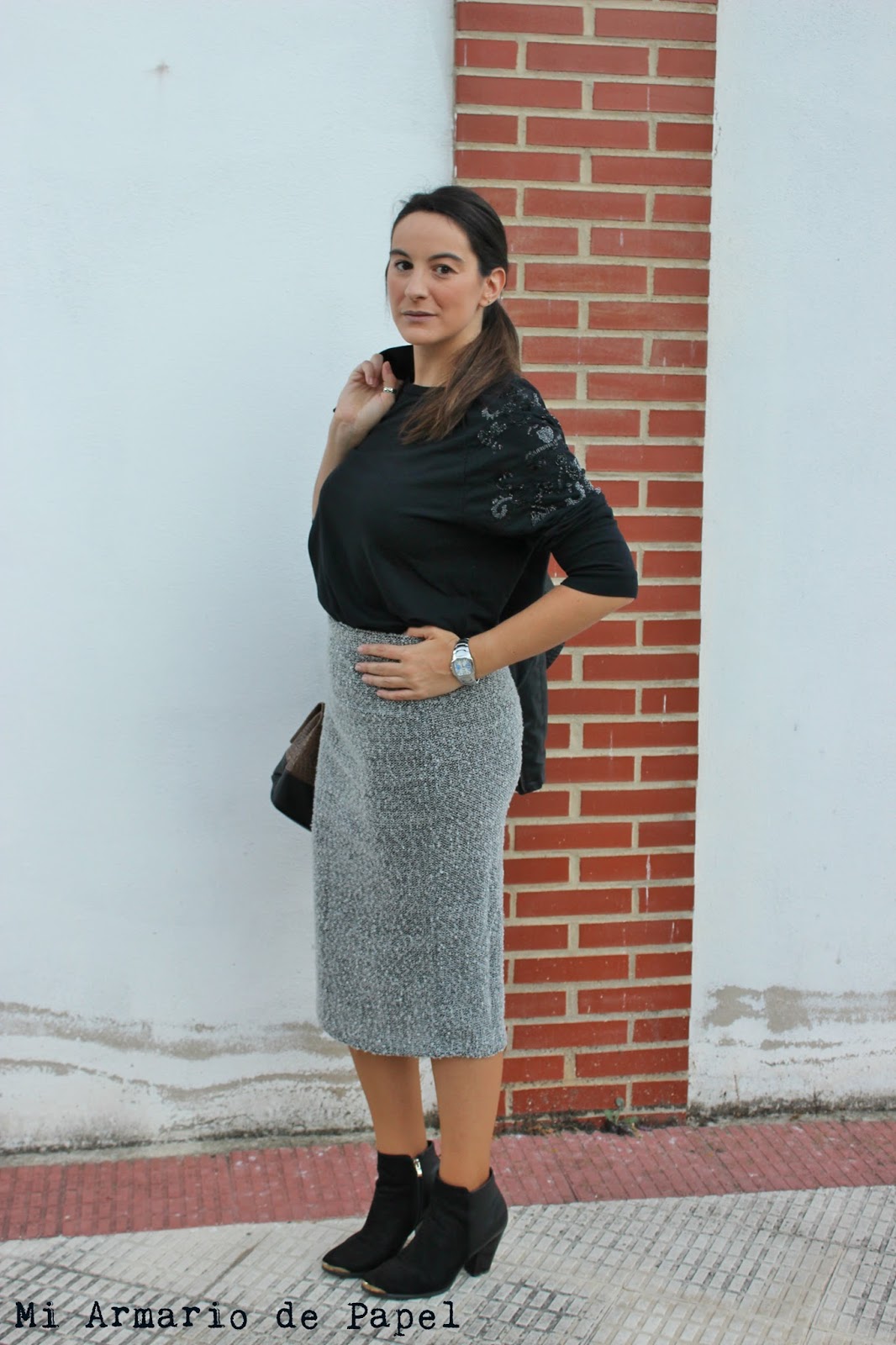 stunning outfit falda tubo azul
15