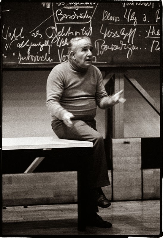 Max Bense trong bài giảng của mình tại Đại học Stuttgart.