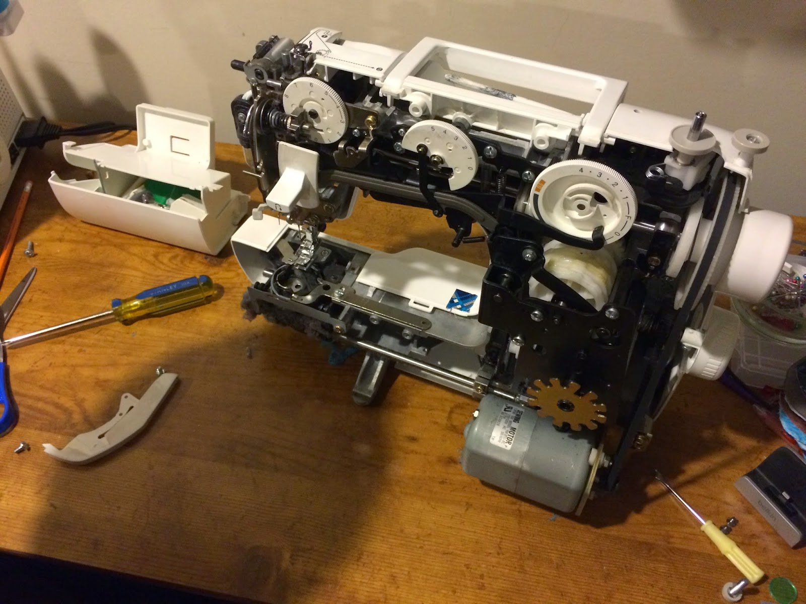 An inside look at how a sewing machine works! DIY Danielle